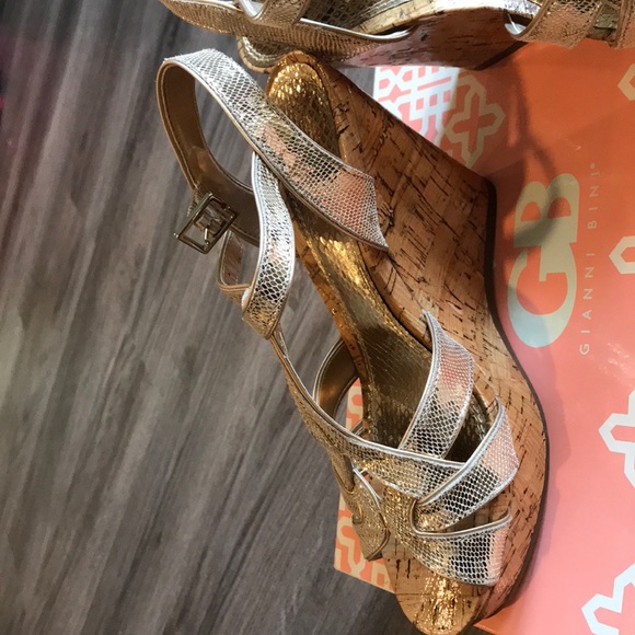 Gianni Bini Wedges - Picture 4 of 5